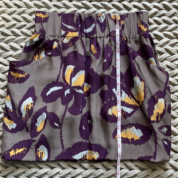 100% Silk Abstract Mini Skirt - Picture 6 of 6